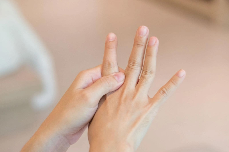 Bấm huyệt Bát Tà đơn giản có thể tự thực hiện tại nhà