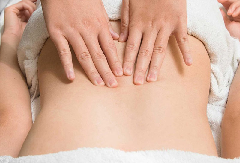 Bấm huyệt Bát Liêu có thể tự thực hiện tại nhà