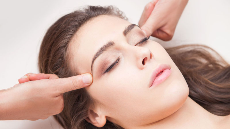 Huyệt Đồng Tử giúp thư giãn tinh thần, giúp làn da quanh mắt tươi sáng