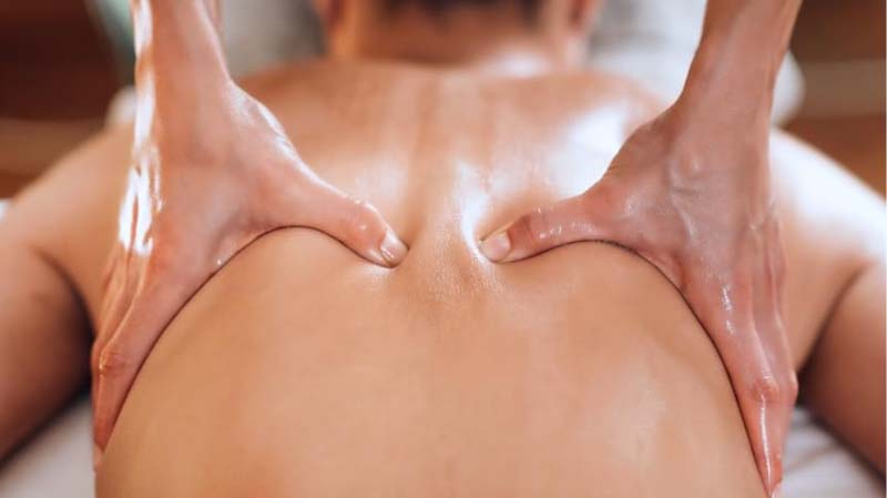 Bấm huyệt Mệnh Môn giảm nhanh cơn đau lưng, thận