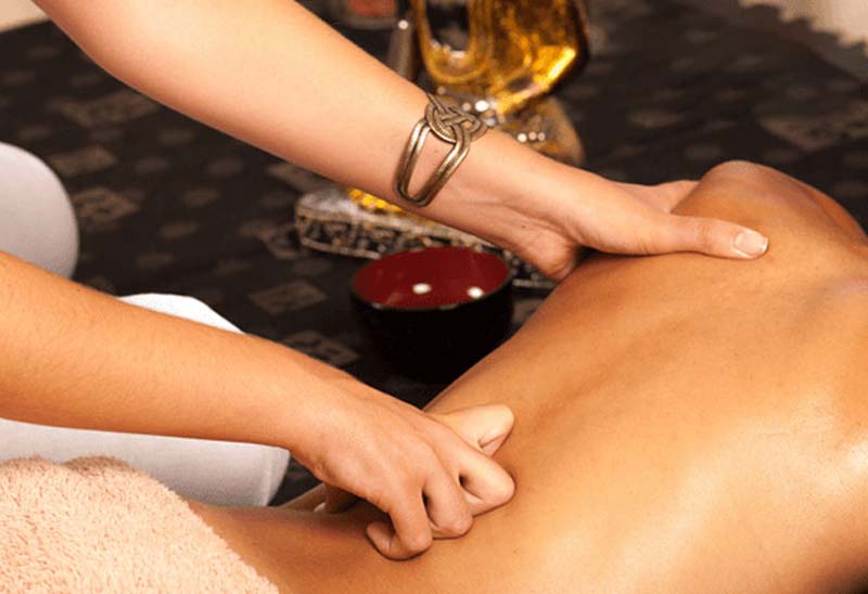 Bấm huyệt Chí Thất giúp giảm đau lưng nhanh chóng