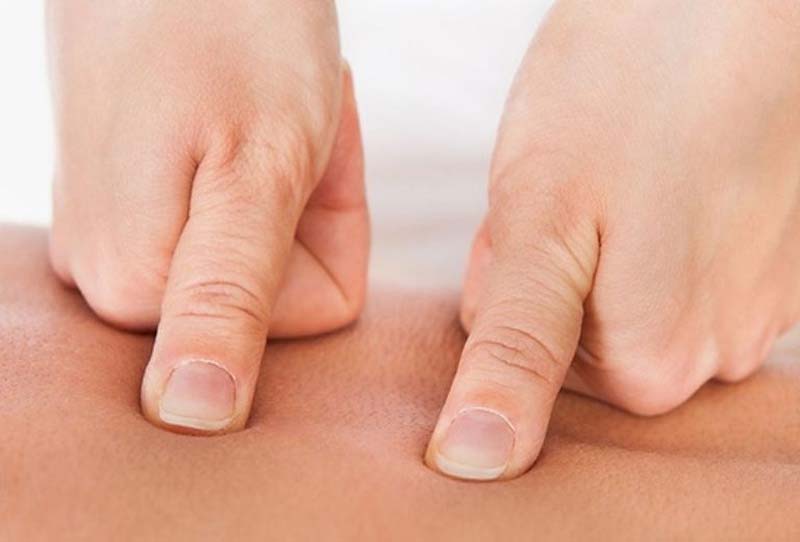 Bấm huyệt Đại Bao có kỹ thuật tương đối đơn giản