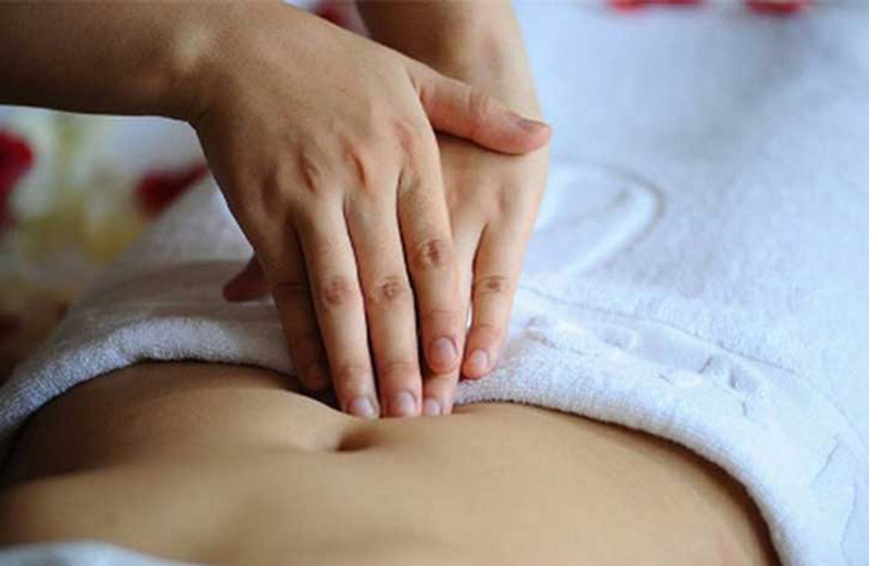 Bấm huyệt Thủy Đạo tại nhà với các thao tác đơn giản