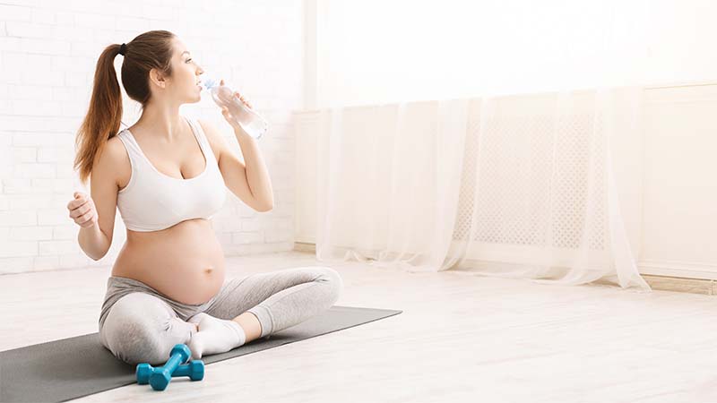 Tập thể dục lành mạnh khi mang bầu có thể giúp mẹ thư giãn hơn, giảm hẳn cơn đau