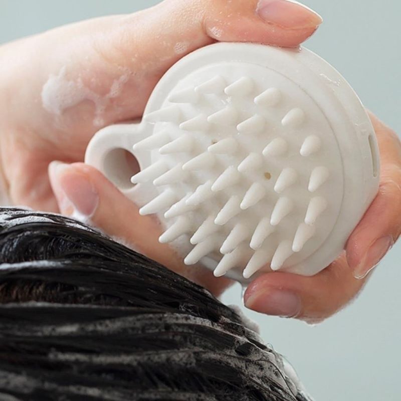 cách massage đầu bằng lược khi gội