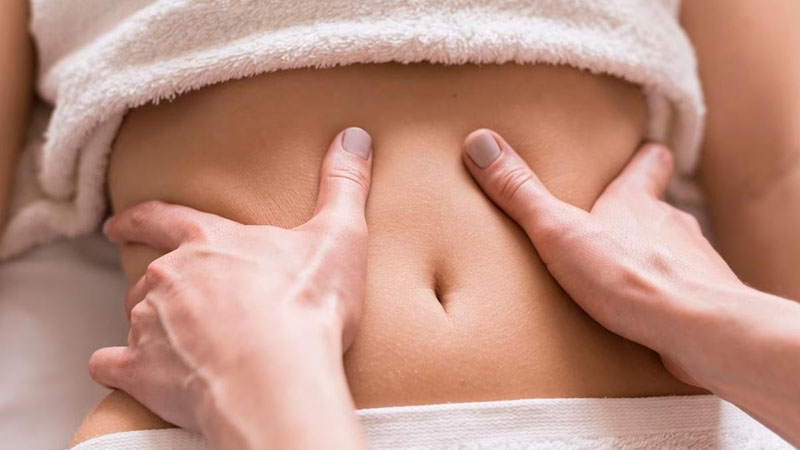 Bấm huyệt Phúc kết giảm đau bụng, đầy hơi nhanh chóng