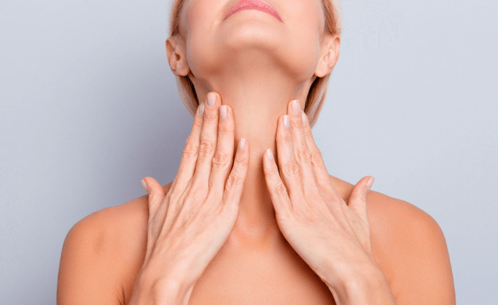 cách massage cổ không bị chảy xệ