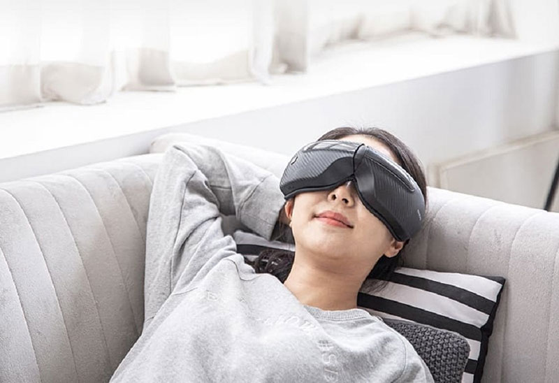 Người có bệnh lý và tổn thương ở mắt không nên dùng máy massage mắt