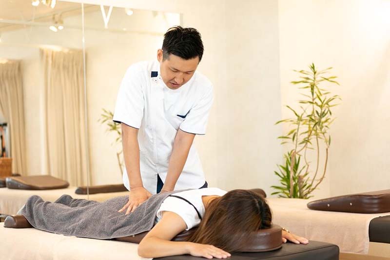 Massage Seitai tác động sâu vào gốc rễ của cơn đau