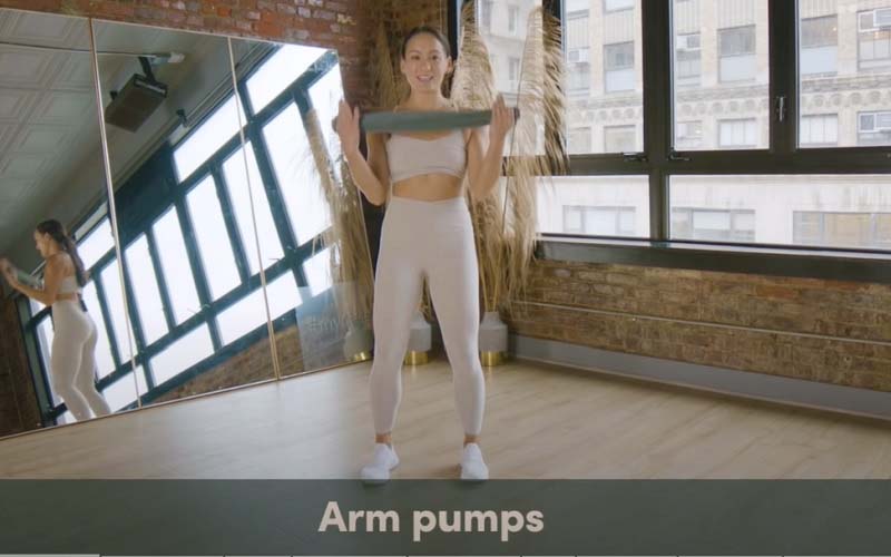 Nâng tạ bằng khăn với tư thế tiêu chuẩn