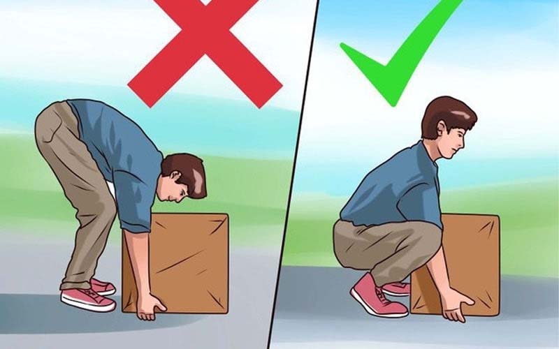 Mang vác vật nặng gây áp lực lên cơ bắp chân gây căng cứng mãn tính