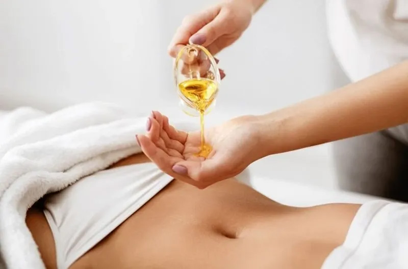Cách massage bụng với tinh dầu
