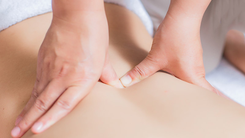 Bấm huyệt chữa đau lưng có thực sự hiệu quả?