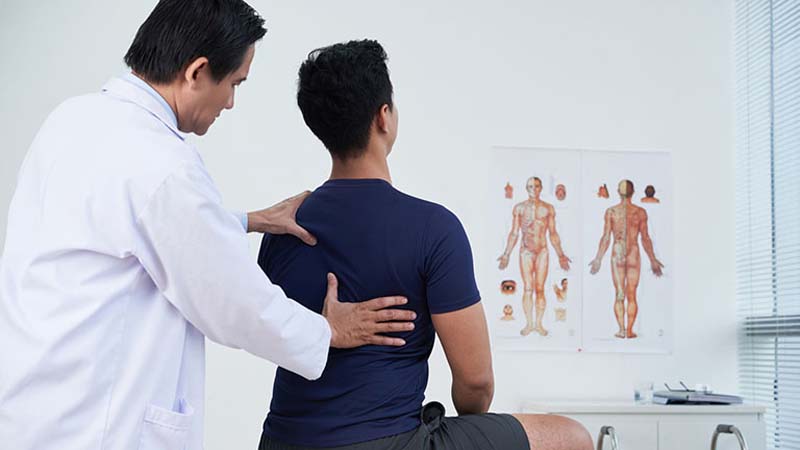 Thực hiện vật lý trị liệu với các bệnh đau lưng nghiêm trọng