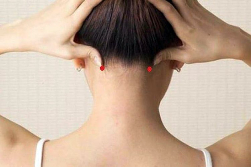 Vị trí huyệt vùng vai gáy Phong Trì