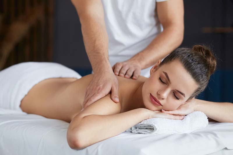 Massage cơ thể, nhất là các vùng cơ căng tức
