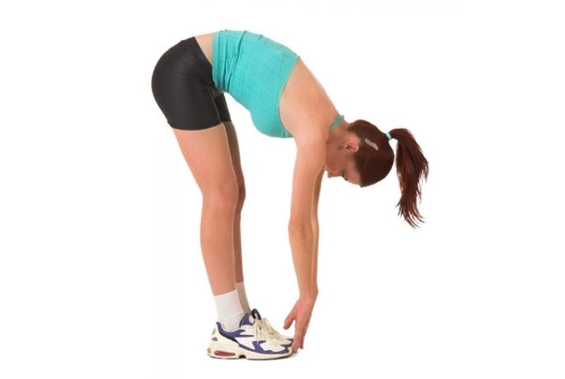 Độc tác đứng gập người giãn cơ đùi sau