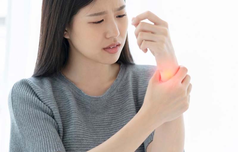 Hay bị tê chân tay là thiếu chất gì? Có thể là do thiếu canxi