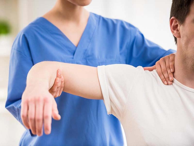 Bấm huyệt Khuỷu tay xoa dịu cơn đau khuỷu tay nhanh chóng