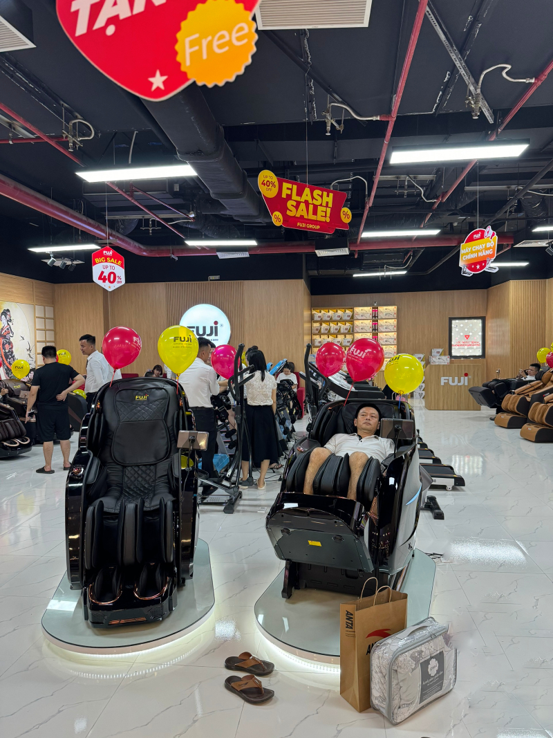 Trải nghiệm ngồi thử trước khi quyết định giúp bạn chọn được ghế ưng ý 