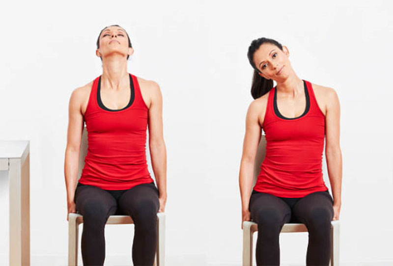 Động tác giãn cơ vai cuộn cổ