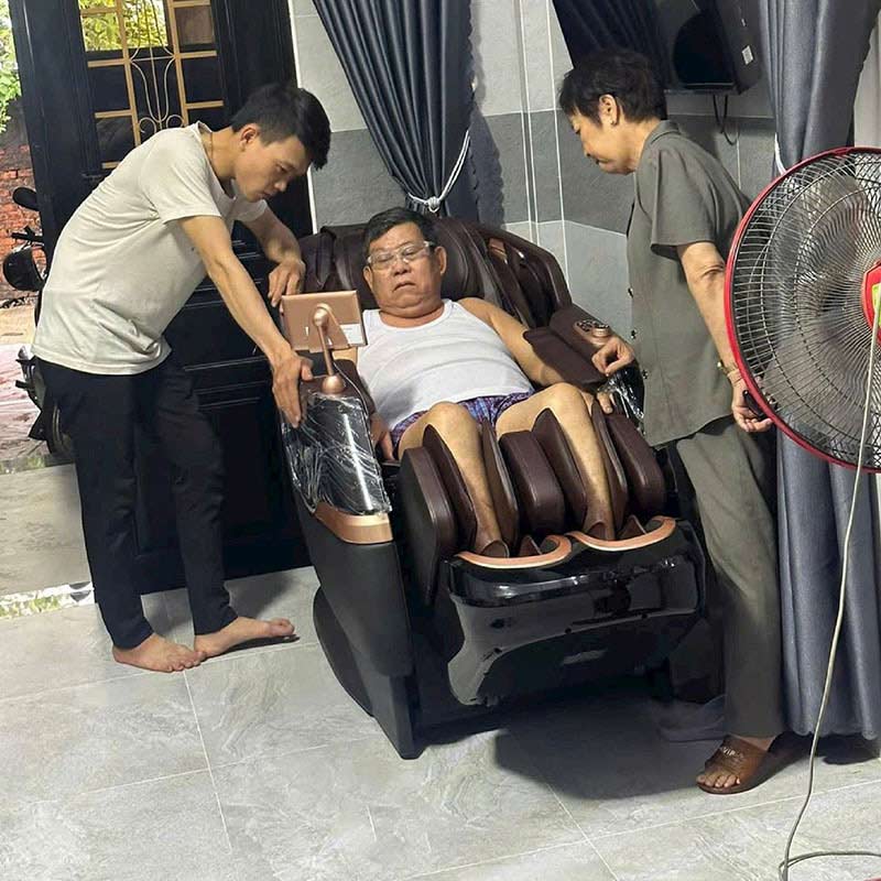 Khách hàng test thử sản phẩm sau khi đã khắc phục lỗi