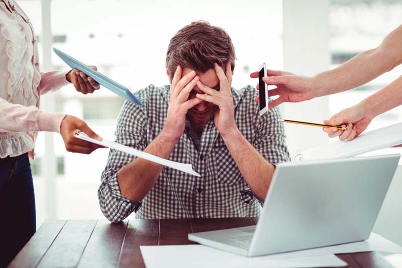 Stress căng thẳng gây căng cứng cơ, gây đau lưng dưới