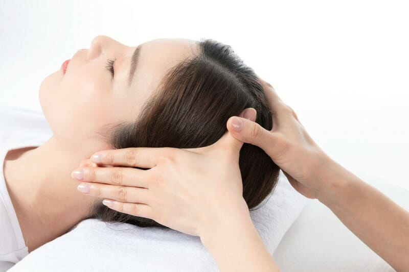 cách massage đầu giảm đau