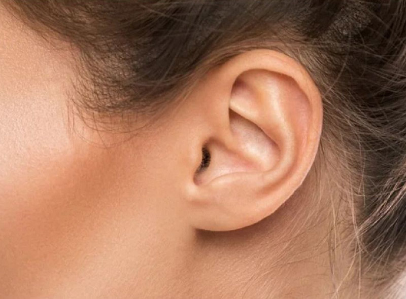 Huyệt Ế Minh nằm ngay sau tai