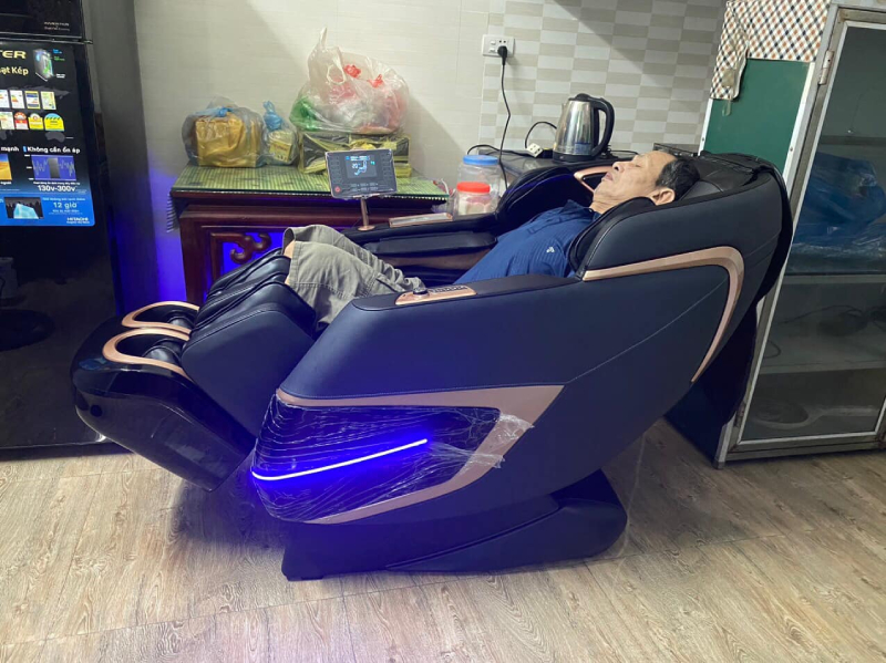 chế độ điểu khiển bằng giọng nói trên ghế massage đặc biệt thích hợp cho người cao tuổi