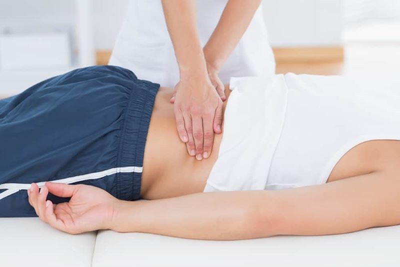 Cách massage lưng cho người già
