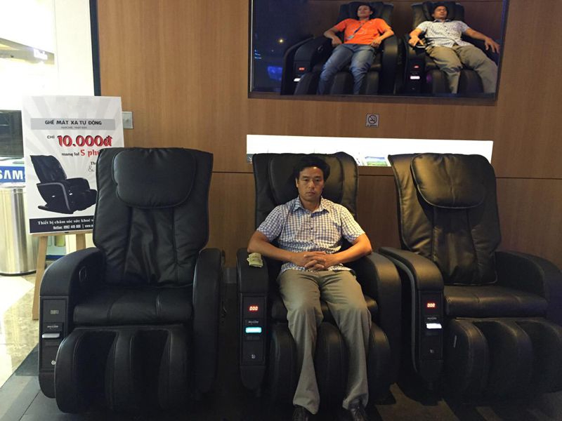Người dùng chỉ cần nhét tiền, ghế sẽ tự hoạt đông 