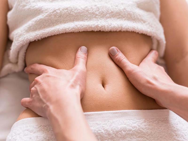 Bấm huyệt Thượng Quản hỗ trợ các bệnh lý dạ dày ở mức nhẹ