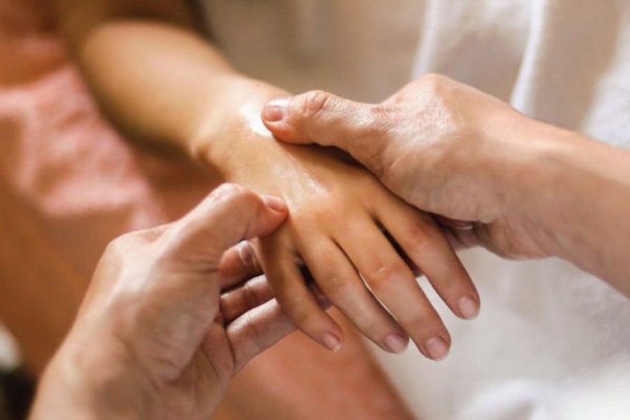 Cách massage bấm huyệt giúp lưu thông máu lên não