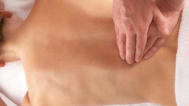 Bấm huyệt Giáp Tích với kỹ thuật đơn giản ngay tại nhà