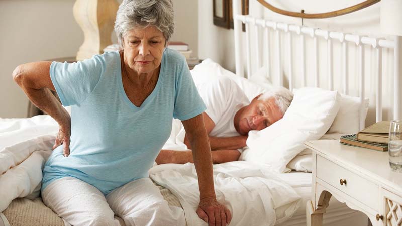 Đau lưng về đêm: Nguyên nhân và cách điều trị dứt điểm